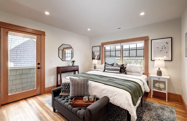 Gorgeous Craftsman Apt in Walkable Alberta Arts