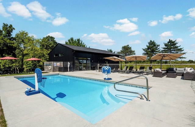 Gorgeous Estate With Pool, Hot Tub, and MORE!