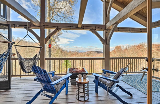 Gorgeous Franklin Getaway w/Deck, Mountain Views!