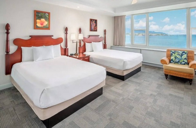 Gorgeous Hawaii Property! Two Lovely Ocean Front Rooms | Family Escape