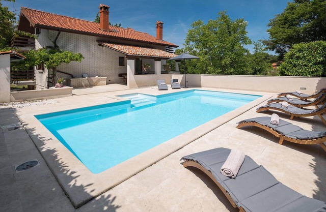 Gorgeous home in Katun Lindarski