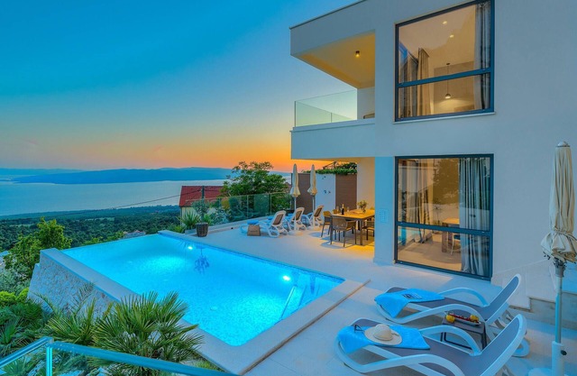 Gorgeous home in Baska Voda with WiFi