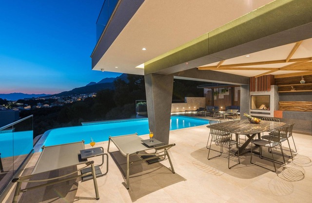 Gorgeous home in Makarska with sauna