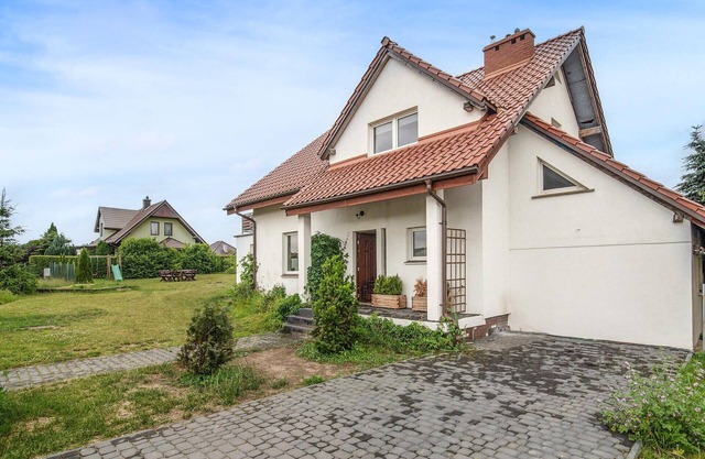 Gorgeous home in Miciszewice with WiFi
