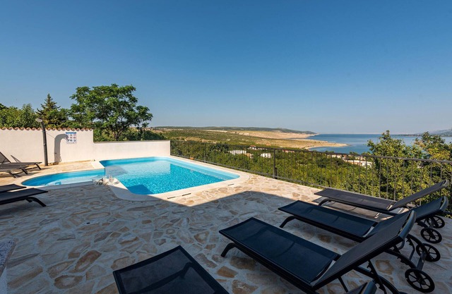 Gorgeous home in Rovanjska