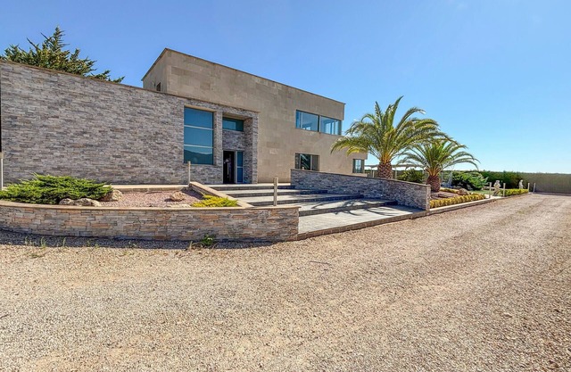 Gorgeous home in Yecla