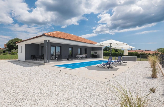 Gorgeous home in Zminj