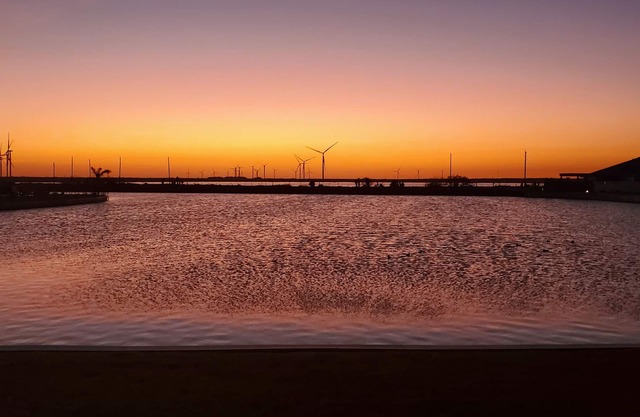 Gorgeous home W/Lake & Sunset views in SPI Golf Course, 15 min. to SPI beaches