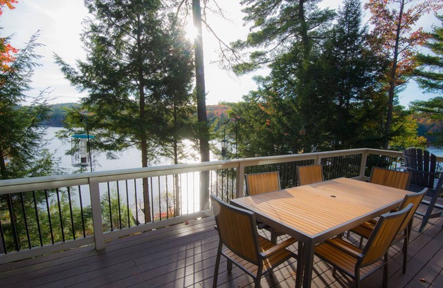 Gorgeous Lake Side Escape Near The White Mountains Of NH