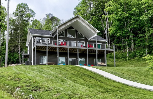 Gorgeous Lakehouse + Private 2‑Level Dock with Slide and No Stairs to the Lake!