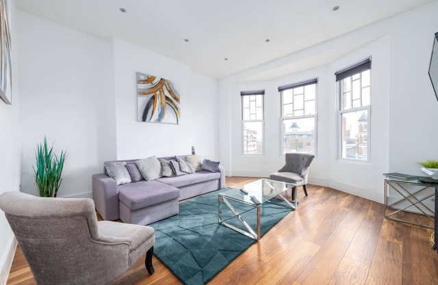 Gorgeous London Flat - Newly Furnished (MHB350)
