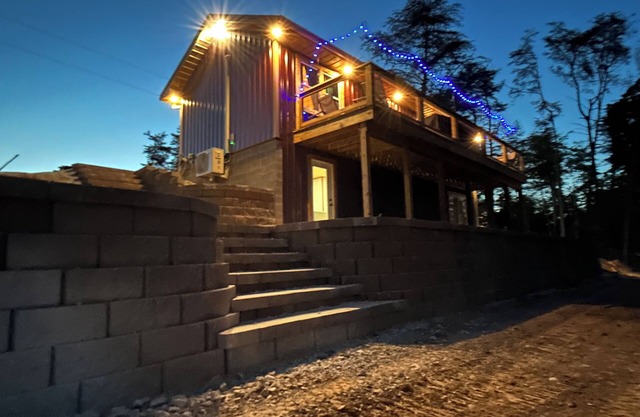 Gorgeous New Cabin with 75 Acres!Trails, Waterfalls and Amazing Rock Formations!