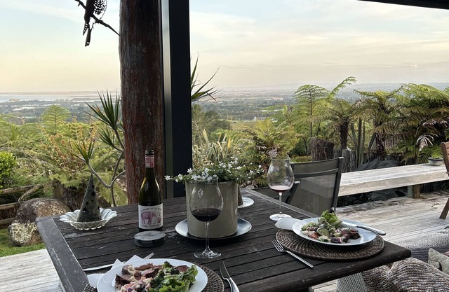 Gorgeous Ocean Views from Waihi Beach -Mt Maunganui, Private Rustic country home