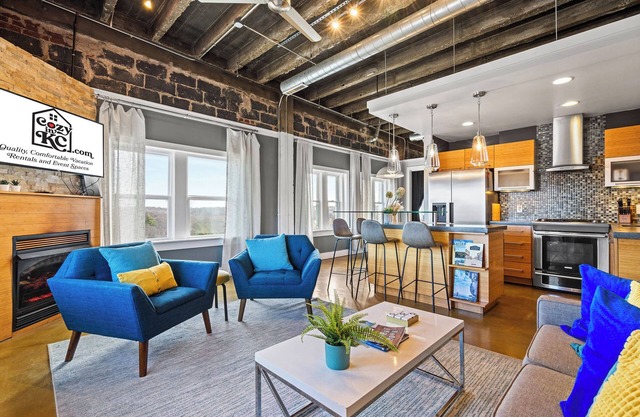 Gorgeous Penthouse Overlooking Nelson Atkins Museum!