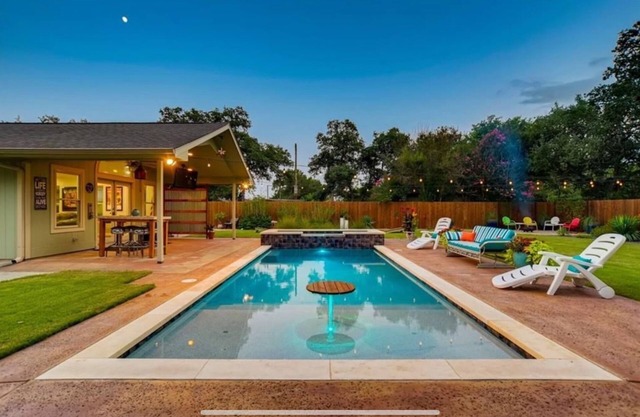 Gorgeous, Private 4 Bedroom Home w/Pool, Game Room, Gym, Large Back Yard