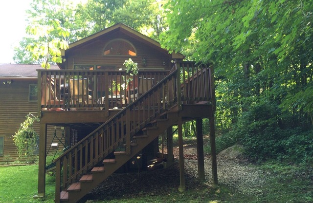 Gorgeous, Private, Family-Friendly, Organic Home with a Great Location in Lee