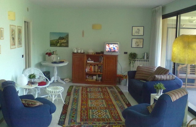 Gorgeous quiet penthouse floor apartment just a stone's throw from the sea