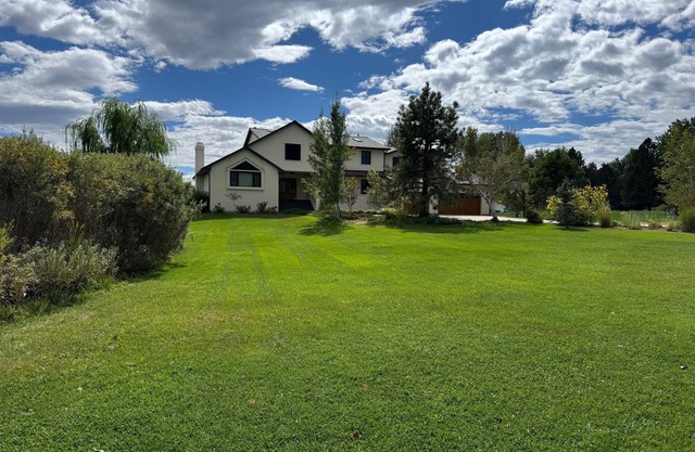 Gorgeous Rural Boulder Executive House, 2+ acres, 10 minutes to Pearl St