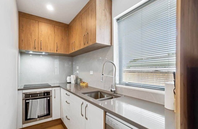 Gorgeous Three Bedroom Home with Free Parking