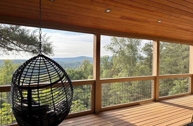 Gorgeous Tiny Home on Cliff's Edge - 4WD/AWD Access Only