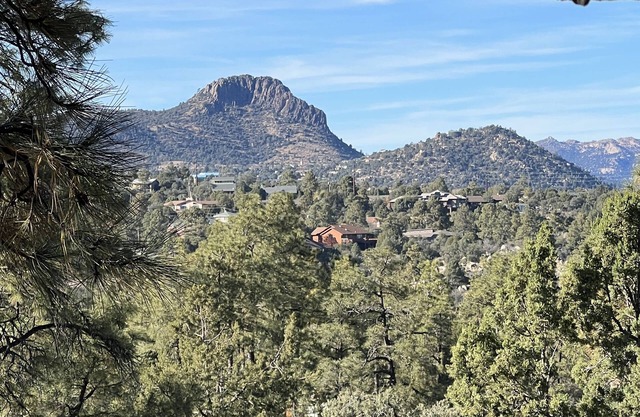 Gorgeous Views from this 3-bed, 2-bath home in the pines - 10 min to Prescott