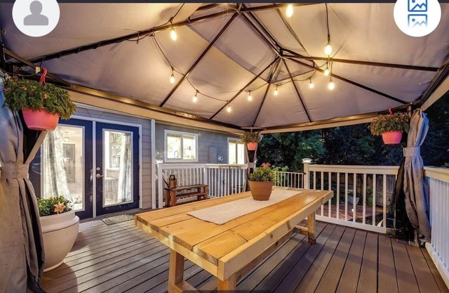 Gorgeously updated 5-bedroom house in Littleton with jacuzzi tub and amenities