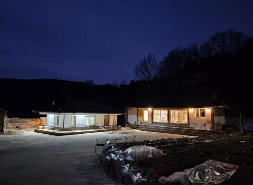 Goryeong Wide House with a Large Yard