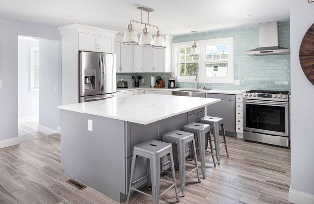 Gourmet Kitchen, Air Conditioning, Walk to Beach