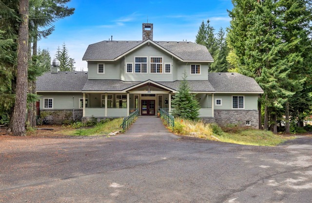 Government Camp Lodge with Hot Tub and Room for the Whole Family!