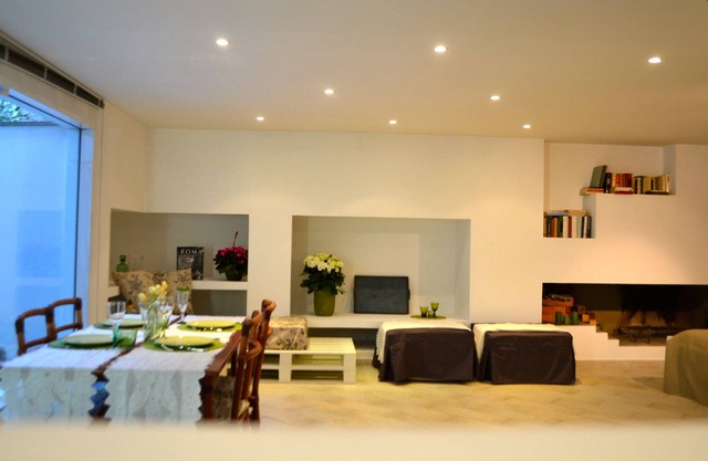 Grab Rome easily but live in a green and quiet neighborhood, close to the sea.
