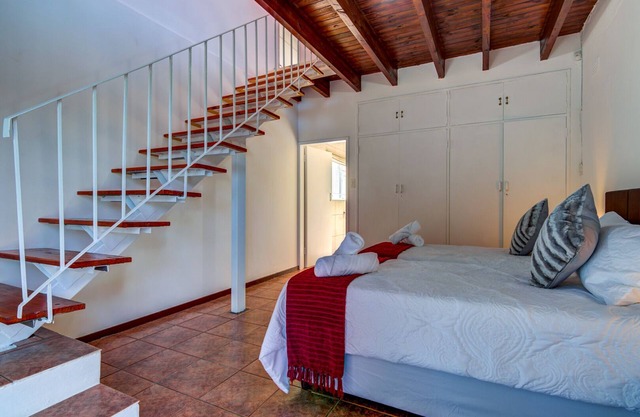 Grace Guesthouse & Tour is 10 min from OR Tambo Intern. Airport in Johannesburg