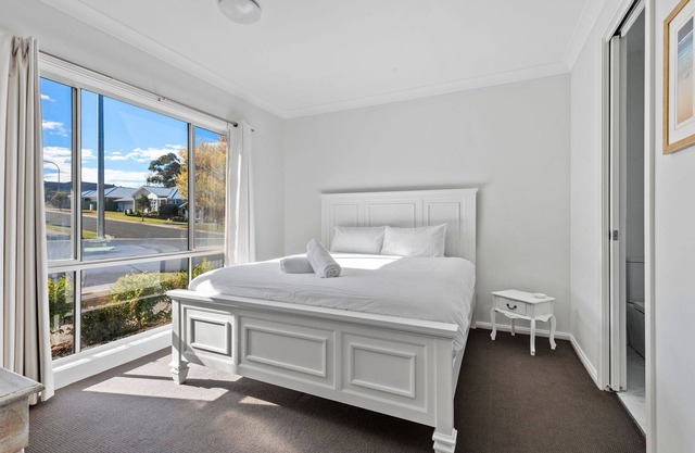 Grahlie House - Iluka 1A - Brand new, custom-designed and stylish studio apartment