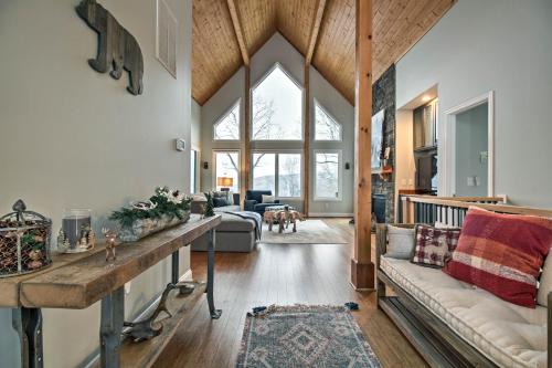 Grand Chalet with Hot Tub - Near Wintergreen Resort