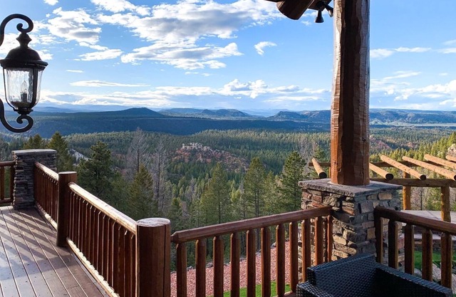 Grand Elk Lodge - Private Deluxe Retreat with 5 BR 5 Bath - Sleeps max 12 -