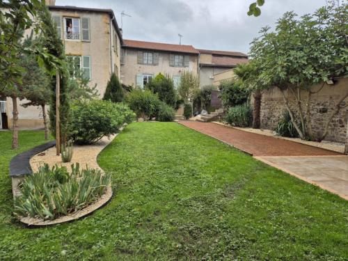 Grand Gîte au cœur du village avec jardin