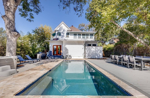 Grand Historic Escape | 5-Bedroom Retreat with Pool & Spa