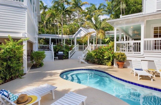 *GRAND KEY OASIS @ THE ANNEX* Magnificent Estate & Pool + LAST KEY SERVICES…