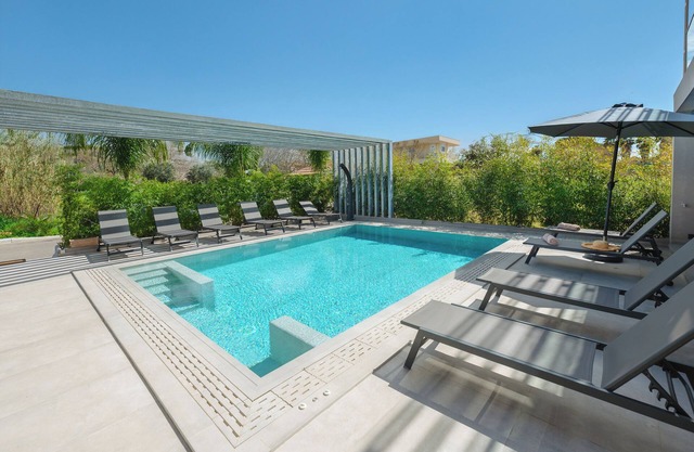 Grand Kourouta Pool Apartment nr3, Kourouta, Greece