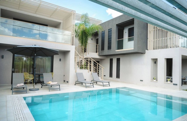 Grand Kourouta Pool Apartment nr2, Kourouta, Greece