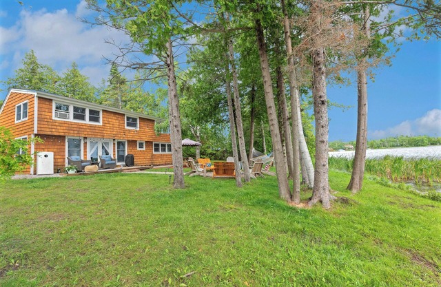 Grand Lake Cottage- A Peaceful Fall Escape to Alpena's Shores