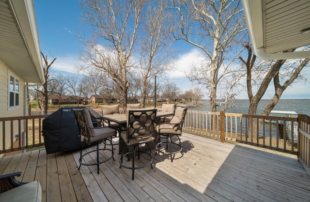 Grand Lake Waterfront home 5 minutes to the boat launch!