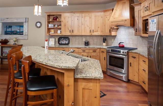 Grand Lodge 22 at the Official Collins Lake Resort