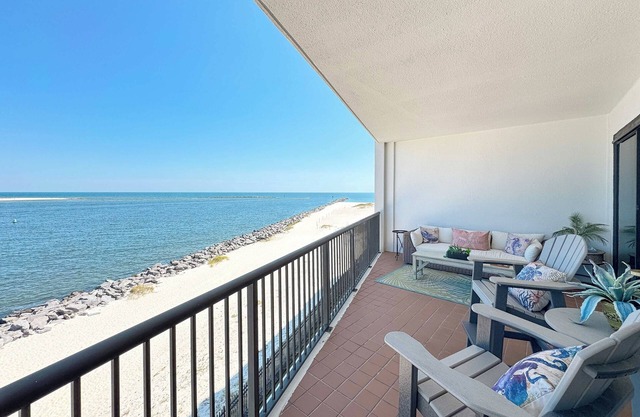 Grand Pointe 306 | Beachfront, Pools, Saunas, Hot Tub | My Beach Getaways