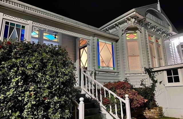 Grand villa plus studio in central location