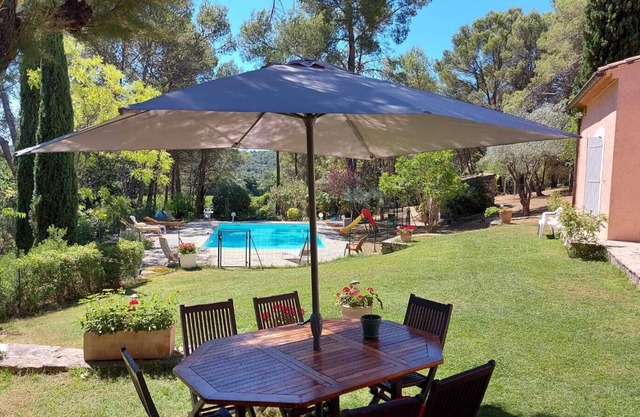 Grande Maison Provençale Avec Piscine Dans une Pinède de Pins. Calme Absolu
