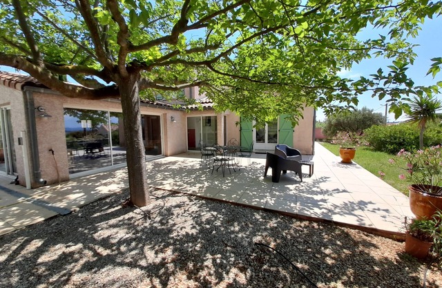 Grande Villa Dans les Garrigues Méditerranéennes