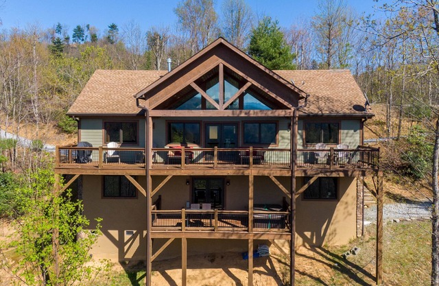 Grandfather Vistas - Hot Tub, Ping Pong, Fly Fish, views of Grandfather Mountain