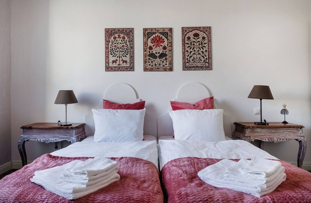 Grandiose 3BR § 3BathR apt, middle of downtown. Back and better than ever!