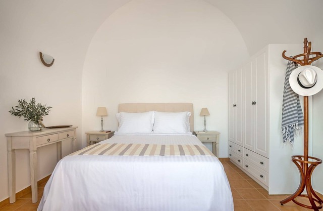 Grandiose Santorini Villa | 1 Bedroom Suite | Villa Panther | Beautiful Terrace.