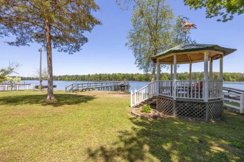 Grandpas House with 2 Kayaks